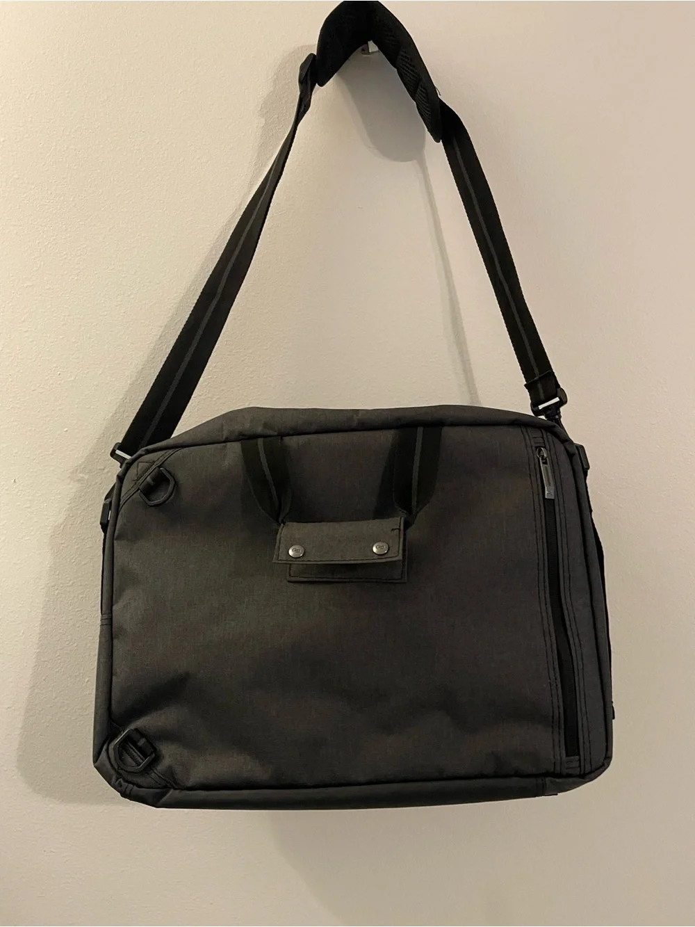 solo Black Camera Messenger Bag with Multiple Pockets